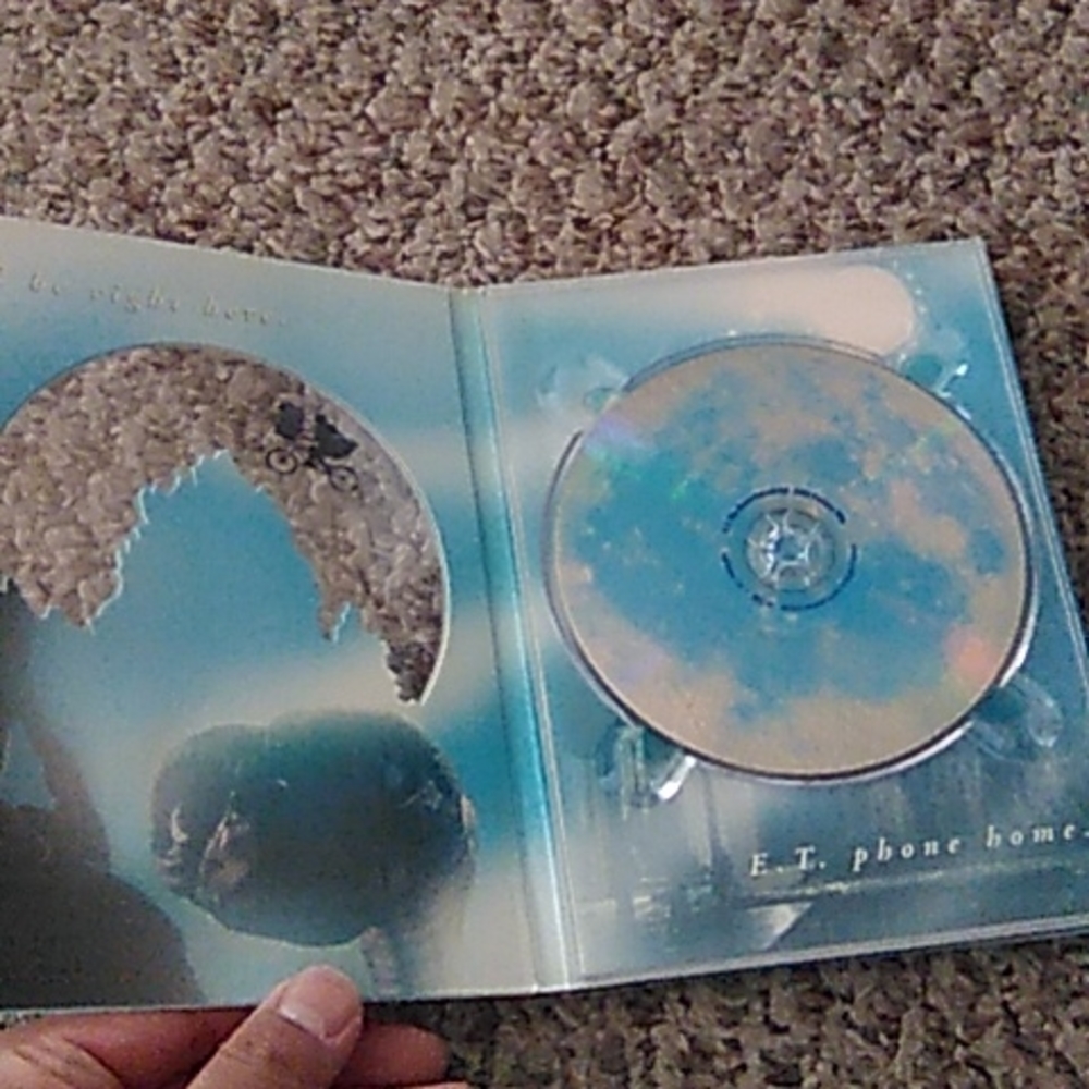 E.T. DVD - Picture 3 of 5